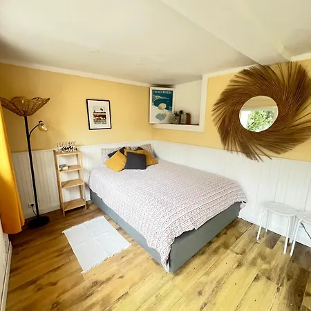 Проживание в семье Maisonnette Avec Escalier Ментона